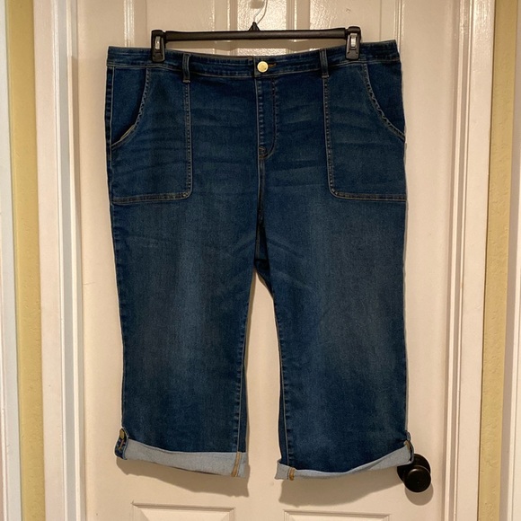 Gently Used DG2 Virtual Stretch Pull-On Utility Crop Jean 22 Women’s Petite - Picture 2 of 12